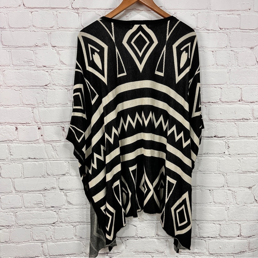 Black and White Geometric Poncho